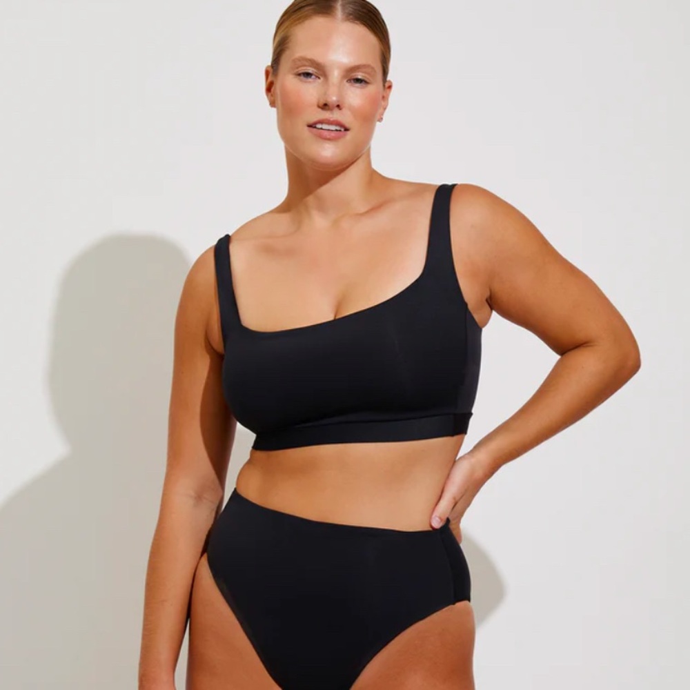 LEFT ON FRIDAY size S TOP SHELF SQUARE FRONT, MEDIUM COVERAGE, D-G CUP Swim Top - Picture 1 of 6